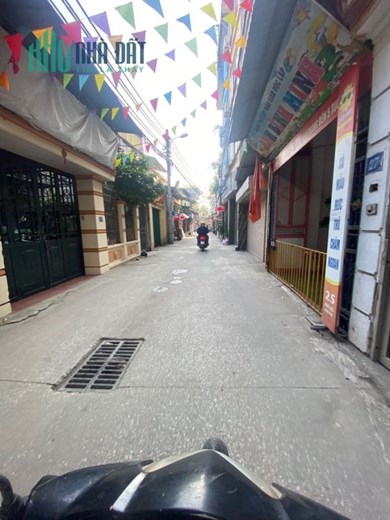 ĐÂT HIỂM HOÀNG MAI - Ô TÔ 7 CHỖ QUA ĐẤT- ĐƯỜNG THÔNG CÁC NGẢ- TIỆN ÍCH NGẬP TRÀN- DIỆN TÍCH 52m2 x