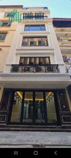 Bán Nhà Hoàng Quốc Việt, Cầu Giấy- lô góc 3 thoáng, có thang máy