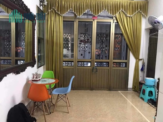 Cho thuê nhà, HGĐ, Lạc Long Quân, 40m2, 3T, 3N, đủ đồ, 8tr, Cầu Giấy.