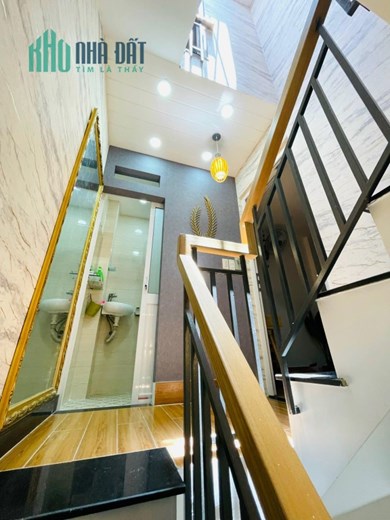 3 tỷ có ngay nhà mới Q.Trung, full nội thất xịn xò, hẻm ba gác rộng, 2pn, KQH, KLG