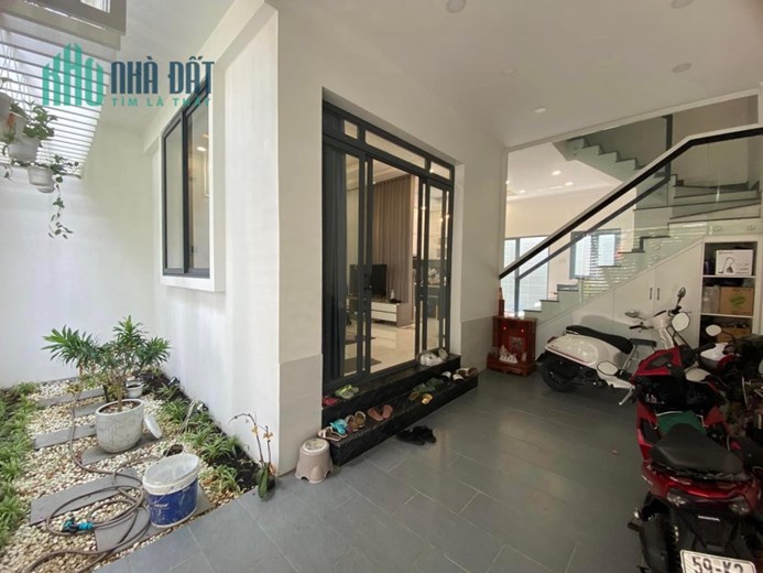 NHÀ QUẬN 7, 5X17M, 3 TẦNG, ĐƯỜNG 7M Ô TÔ QUAY ĐẦU VÀO NHÀ, 8 TỶ