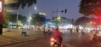 Chính chủ em cần tiền bán  nhà mặt phố Hoàng Quốc Việt - vỉa hè to - kinh doanh sầm uất,sung quanh