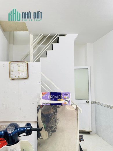 Bán nhà 30m2, 5m x 6m, Ng Thương Hiền P1 Gv,2PN, 2 tỷ 6, an ninh, shr