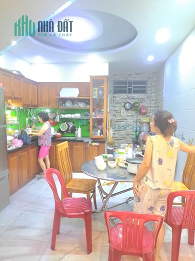 CHỈ HƠN 3 TỶ - HXH QUAY ĐẦU NGAY LÊ VĂN KHƯƠNG QUẬN 12, 52M2, 4 TẦNG, 4 PN, NHÀ ĐẸP Ở NGAY.