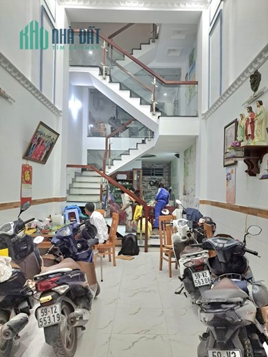 CHỈ HƠN 3 TỶ - HXH QUAY ĐẦU NGAY LÊ VĂN KHƯƠNG QUẬN 12, 52M2, 4 TẦNG, 4 PN, NHÀ ĐẸP Ở NGAY.