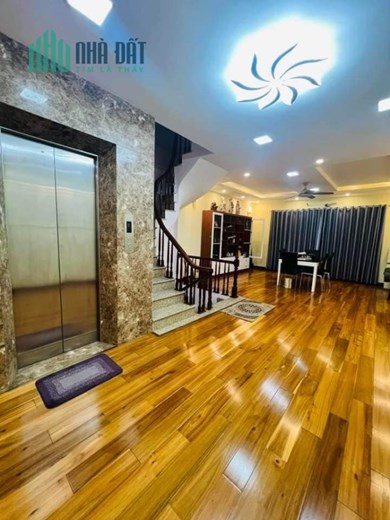 Nhà Đẹp 6 Tầng Thang Máy Nguyễn Văn Cừ, Lô Góc Ô Tô Vào Nhà, KD, 60m2, Nhỉnh 11 Tỷ.