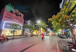 Nhà mặt đường Minh Khai mặt tiền 8m cần bán gấp giá cực tốt