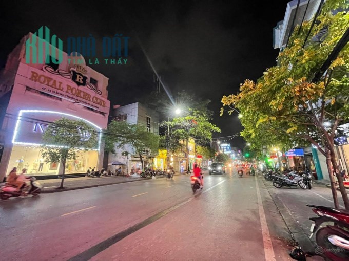 Nhà mặt đường Minh Khai mặt tiền 8m cần bán gấp giá cực tốt