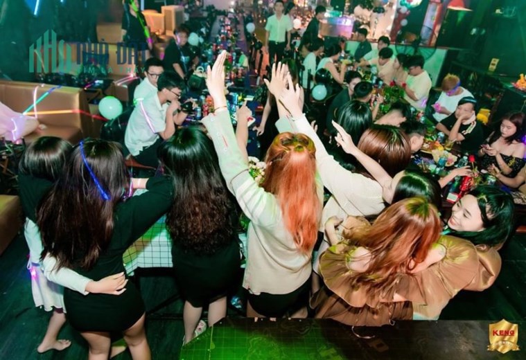 Quận Gò Vấp ! Sang Quán Bar Clup – Food Beer, MB 10m x 20m, thuê 22 tr ( quá rẻ ) Tel :