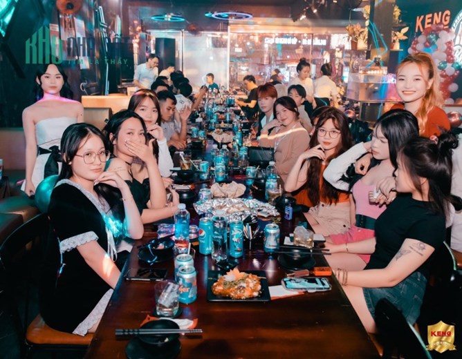 Quận Gò Vấp ! Sang Quán Bar Clup – Food Beer, MB 10m x 20m, thuê 22 tr ( quá rẻ ) Tel :