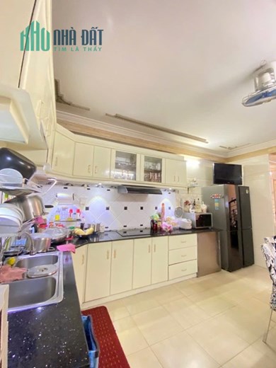 Giảm sâu 3 tỷ! Bán nhà 3 tầng mặt tiền Núi Thành cạnh Tiểu La. Dòng tiền 350 tr/n. Giá nhỉnh 9 tỷ