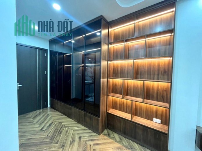 Bán Nhà Ngọc Thụy Long Biên . 61M x 6T . Ngõ Nông , Lô Góc , Gara Ô Tô , Thang Máy . Giá 8.1 Tỷ