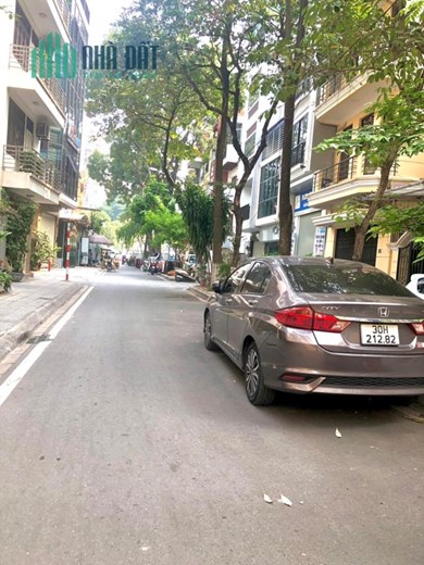 Nhà Đẹp 6 tầng Nguyễn Văn Cừ. 70m2 x 4,7m. Giá 14,5tỷ. Sát phố, Thang máy, Gara oto.