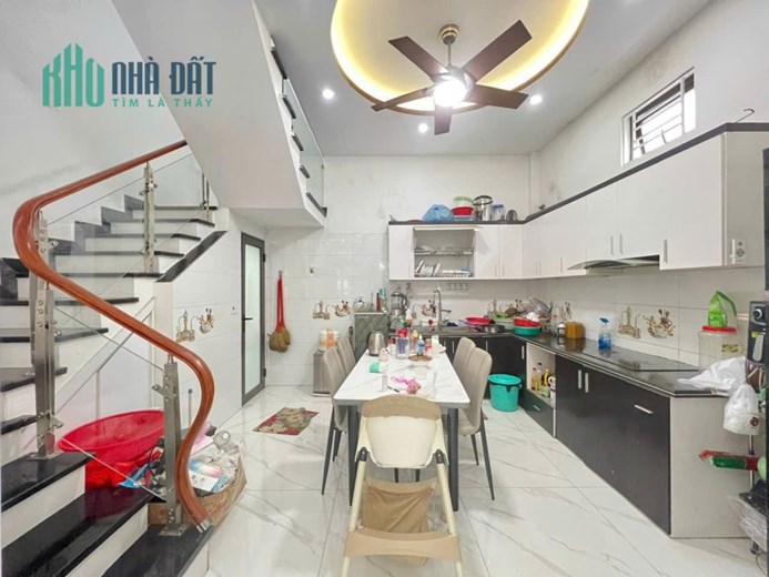 Bán nhà phố Lực Hành, 52m 3 tầng độc lập lô góc GIÁ 2.48 tỉ cực nông