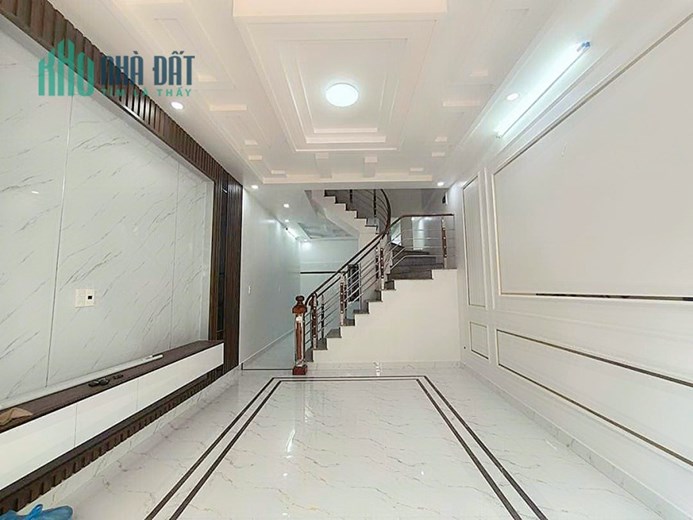 Bán nhà phố Ngô Gia Tự, 41m 4 tầng GIÁ 2.65 tỉ ô.tô tận cổng, gần Lê Hồng Phong