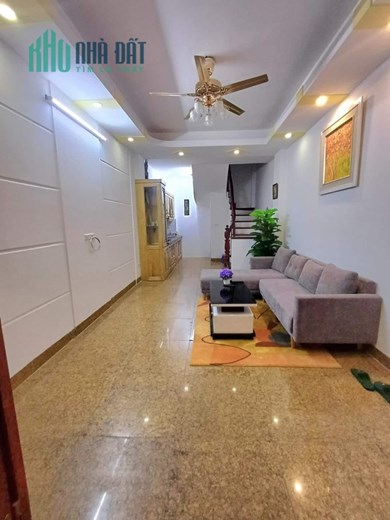 Chính chủ bán nhà giải Phóng-  4 tầng chỉ 2 tỷ 8 .LH 0987136162