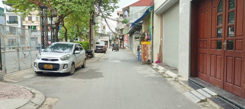 Bán nhà Tư Đình,Long Biên 4 tầng đẹp,35m2,oto đỗ cổng nhỉnh 3 tỷ