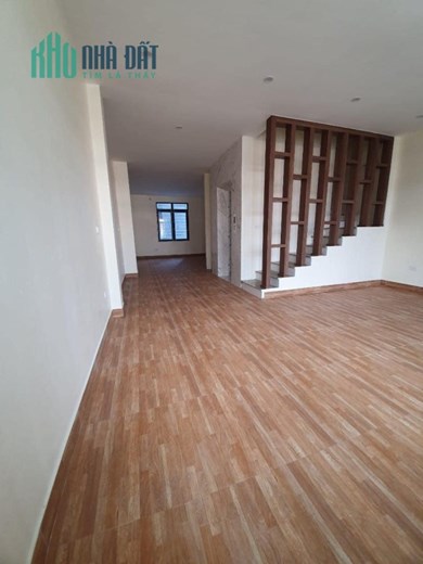 Cho thuê nhà Hoàng Quốc Việt , Cầu Giấy 75mx5T 6PN MT 6m CÓ THANG MÁY 25 tr oto tránh vp kho