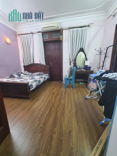 Bán nhà Phú Đô 48,5m2 - 4 tầng - chào 6,8 tỉ - mặt đường ô tô qua, kinh doanh buôn bán tấp nập.