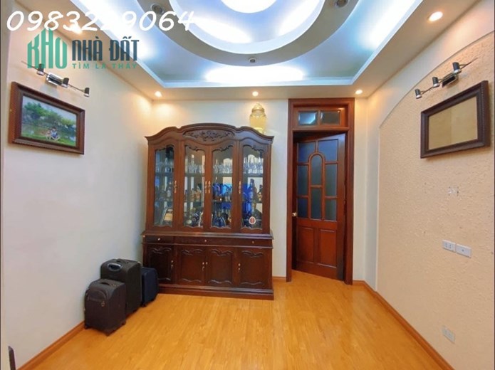 Siêu phẩm NHÀ ĐẸP đón Tết, Xuân La, OTO TRÁNH, VỈA HÈ, 83m, 4 tầng, 23 tỷ.