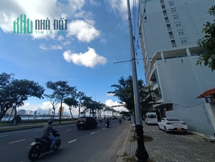 Bán nhà Trần Hưng Đạo, 60m2, ngang 8m, ô tô đỗ cửa, gần phố, nhỉnh 2 tỷ