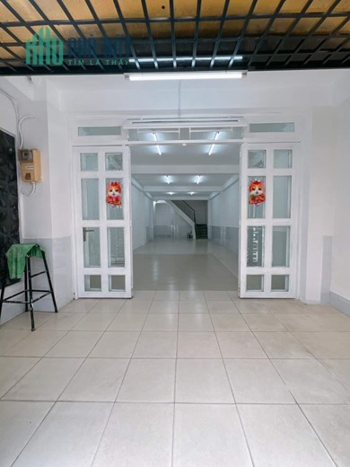 Hẻm 4m Ngang 4.5x16m 3 tấm có 80 triệu m
Đoàn Văn Bơ Q4 - căn hộ dịch vụ