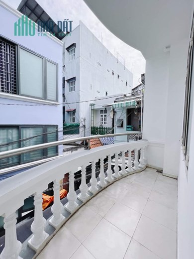 Hẻm 4m Ngang 4.5x16m 3 tấm có 80 triệu m
Đoàn Văn Bơ Q4 - căn hộ dịch vụ