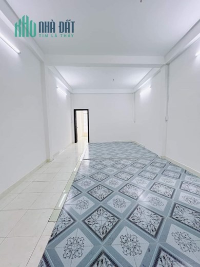 Hẻm 4m Ngang 4.5x16m 3 tấm có 80 triệu m
Đoàn Văn Bơ Q4 - căn hộ dịch vụ