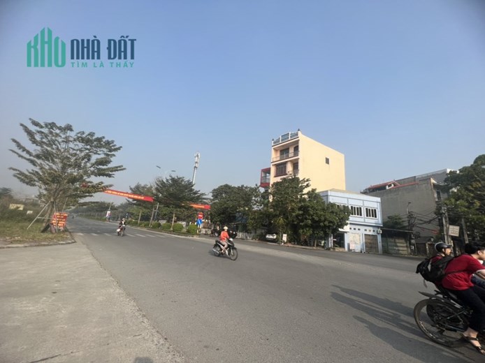 🌟🌟🌟GIÁ 2.2 tỷ Có Diện tích 90 m mặt tiền 5 m Đất chợ gỗ trung tâm nhất khu vực Ngay cạnh là UBND