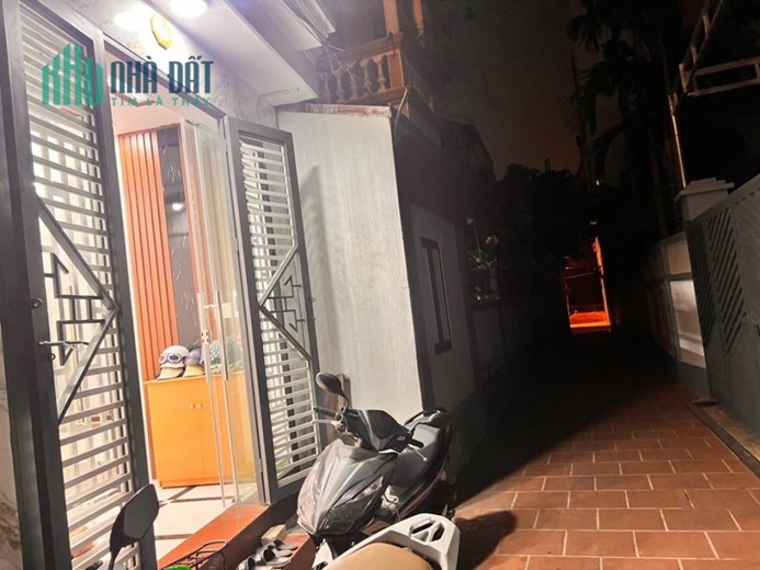 HIẾM -Thạch Bàn 30MV  5 TẦNG  GIÁ  3.33 tỷ 
Ô TÔ ĐỖ CỬA
