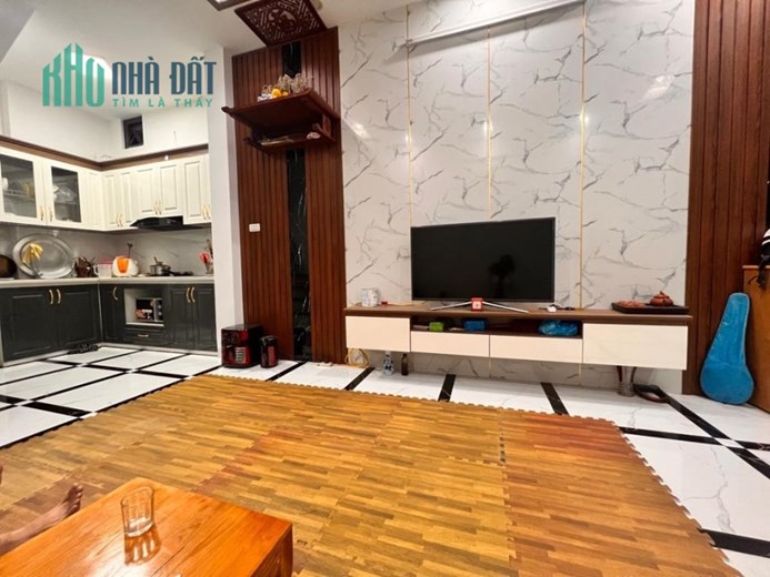 HIẾM -Thạch Bàn 30MV  5 TẦNG  GIÁ  3.33 tỷ 
Ô TÔ ĐỖ CỬA