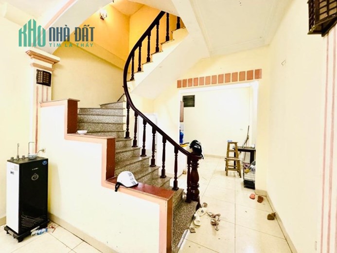 NHÀ ĐẸP-Ngọc Thuỵ 41MV  4 TẦNG
Ô TÔ CÁCH  10M  GIÁ  3.45 tỷ