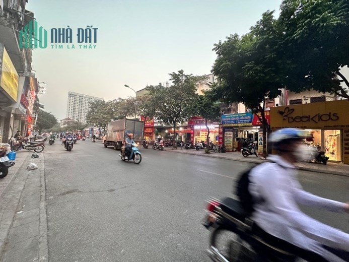 Bán Đất tặng nhà mặt phố Sài Đồng. DT 97m x 4,5m. Giá 22tỷ. Vỉa hè,KD dòng tiền.