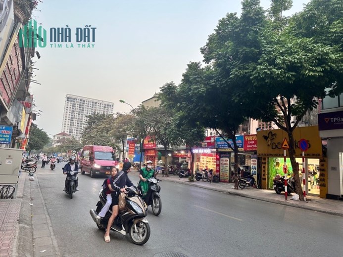 Bán Đất tặng nhà mặt phố Sài Đồng. DT 97m x 4,5m. Giá 22tỷ. Vỉa hè,KD dòng tiền.