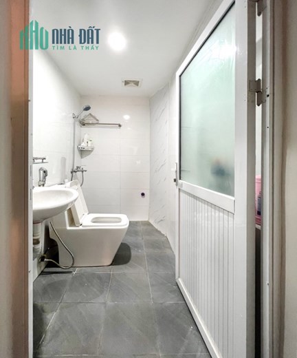 NHÀ ĐẸP - GẦN PHỐ - TRƯỚC NHÀ RỘNG 2.5M - MẶT TIỀN ĐẸP,
,NHÀ KHÂM THIÊN 33m. 3 tầng. MT 4,2m. bán 3