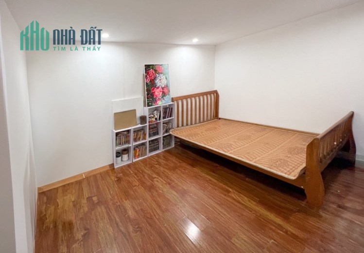NHÀ ĐẸP - GẦN PHỐ - TRƯỚC NHÀ RỘNG 2.5M - MẶT TIỀN ĐẸP,
,NHÀ KHÂM THIÊN 33m. 3 tầng. MT 4,2m. bán 3