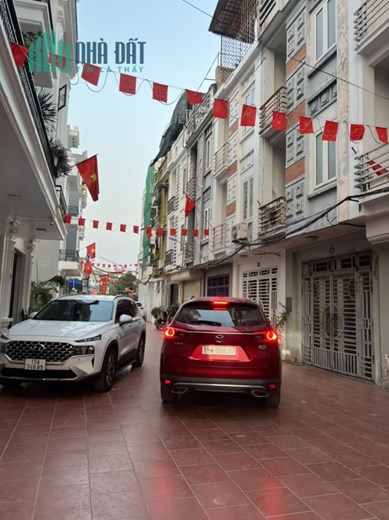 Bán nhanh căn nhà 4 tầng Nguyễn Văn Linh ô tô đỗ tận cửa chỉ việc xách vali về ở