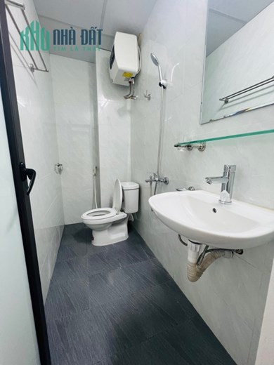 CCMN 9 PHÒNG KHÉP KÍN, FULL ĐỒ, CẠNH ĐH THĂNG LONG 

45m x 5 tầng, giá 5,95 tỷ