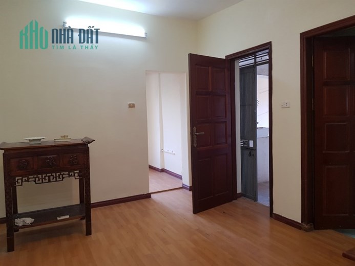 Chính chủ cần bán căn hộ tập thể tầng 5 (đã cơi nới lên tầng 6) ở 269 mặt đường Thanh Nhàn.