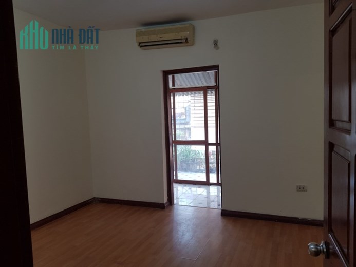 Chính chủ cần bán căn hộ tập thể tầng 5 (đã cơi nới lên tầng 6) ở 269 mặt đường Thanh Nhàn.