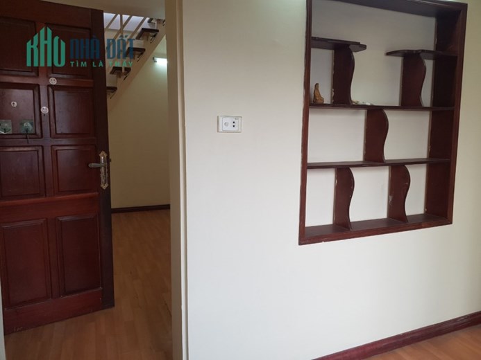 Chính chủ cần bán căn hộ tập thể tầng 5 (đã cơi nới lên tầng 6) ở 269 mặt đường Thanh Nhàn.