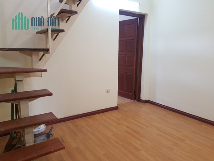 Chính chủ cần bán căn hộ tập thể tầng 5 (đã cơi nới lên tầng 6) ở 269 mặt đường Thanh Nhàn.