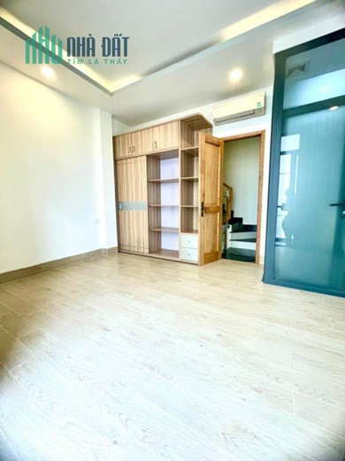 Ngộp Nguyễn Thị Minh Khai - Bên Quận 1 - HXH - 6 tầng - 30m2