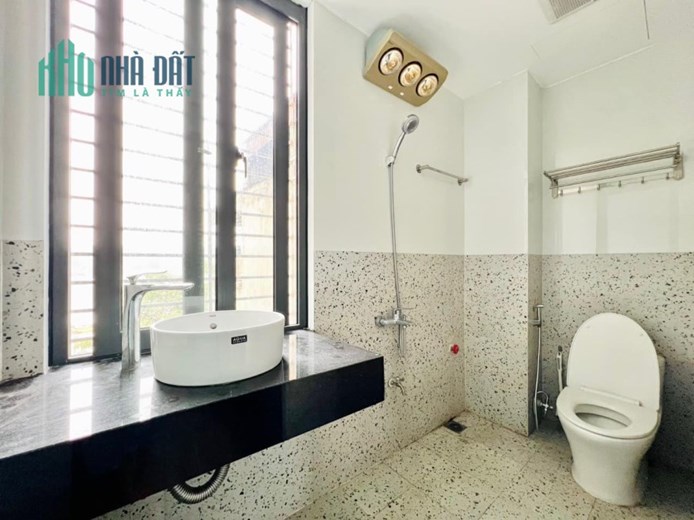 Kim Mã - 15m ra phố - Nhà mới 8 tầng thang máy - Hai thoáng trước sau - view hồ Thủ Lệ