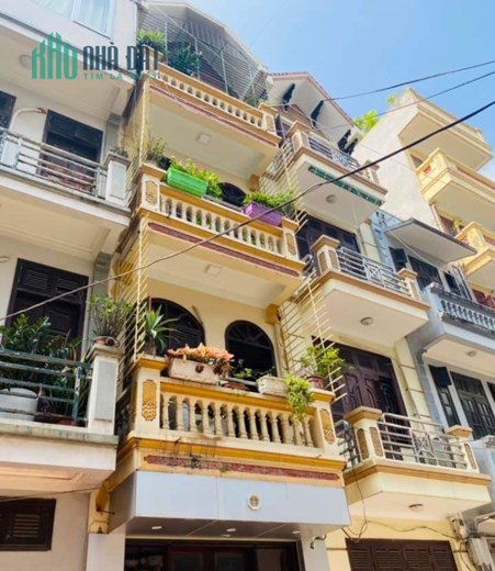 Bán Nhà Hoàng Mai, Phố Trần Điền 10.6 tỷ, 42m2, Ô tô Đỗ Ngày Đêm, Vỉa Hè, 2 Thoáng, Gần Hồ.