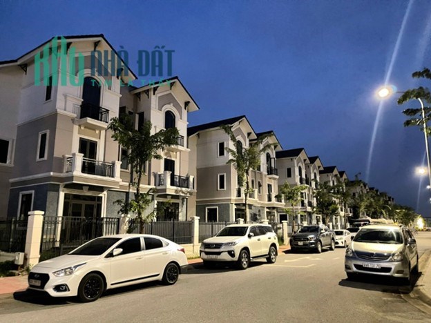Biệt thự 135m2 xây 3 tầng hoàn thiện - Nơi hòa mình vào không gian xanh tự nhiên. Sổ hồng riêng