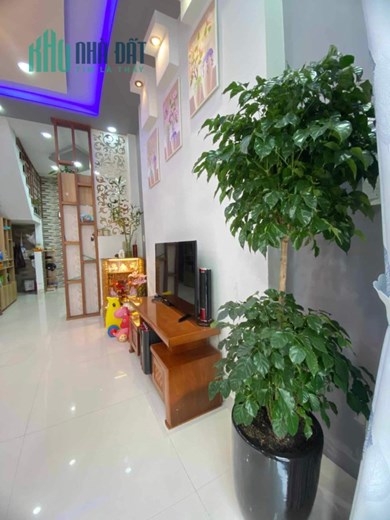 ♪ Sát Mặt Tiền Núi Thành, 2 mặt kiệt, 40m2, 3 tầng đẹp, nhỉnh 2 tỷ