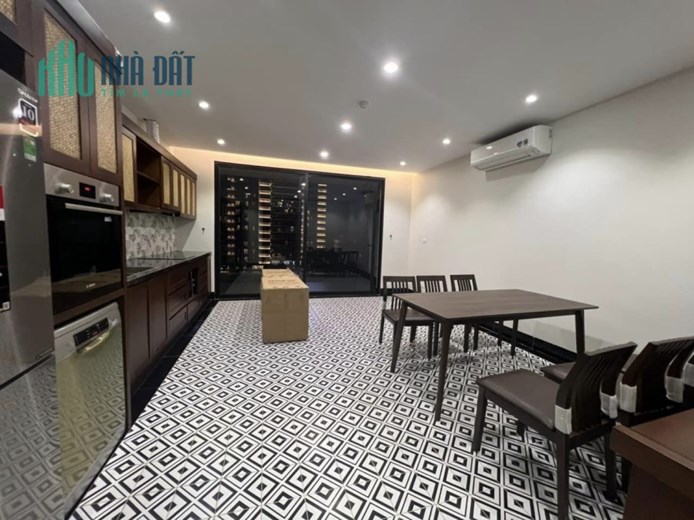 Bán tòa nhà 7 tầng thang máy phố Xuân Diệu, Tây Hồ, dòng tiền 1 tỷ7 /năm, 119m, 37 tỷ.