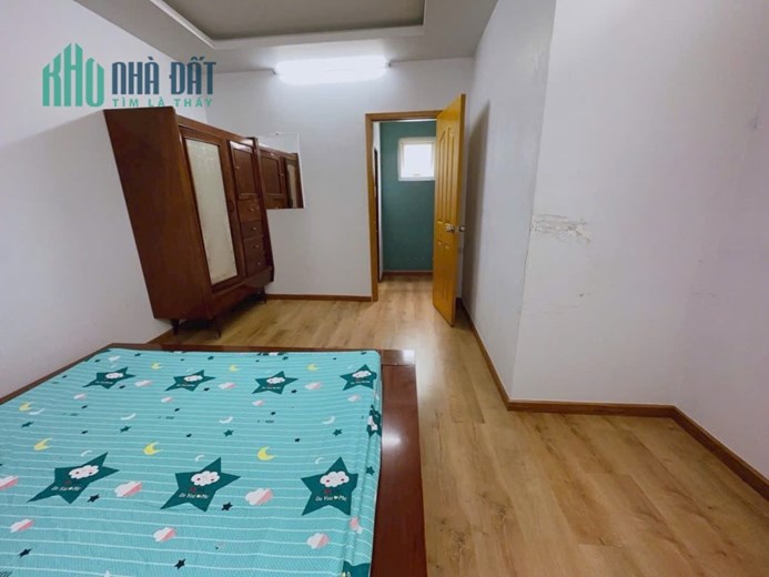 Nhà bán Nguyễn Kiệm, 5.5x11m, Hẻm xe hơi thông, cấp 3 chỉ 4.95 tỷ TL