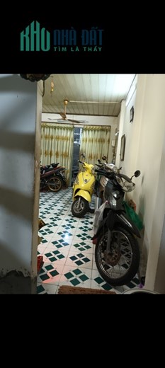 BÁN NHÀ 35 ,3 m2 PHƯỜNG 10 , QUẬN TÂN BÌNH. HẺM XE BA GÁC THÔNG RA ĐƯỜNG NHỰA. NHÀ GỒM : 2 PHÒNG